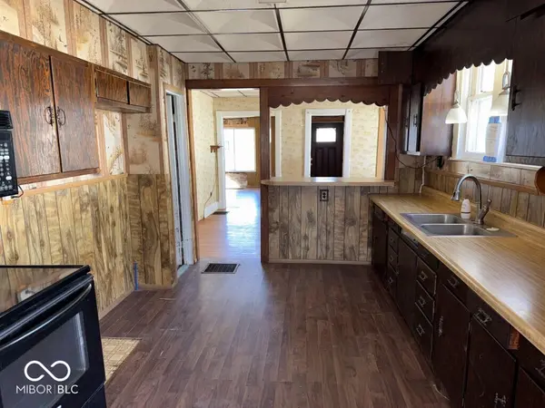 207 S Black ST, Alexandria, IN 46001