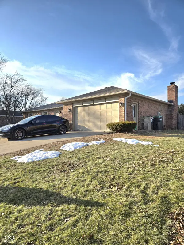 810 Padre LN, Greenwood, IN 46143