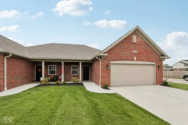 2843 Grandview LN, Greenwood, IN 46143