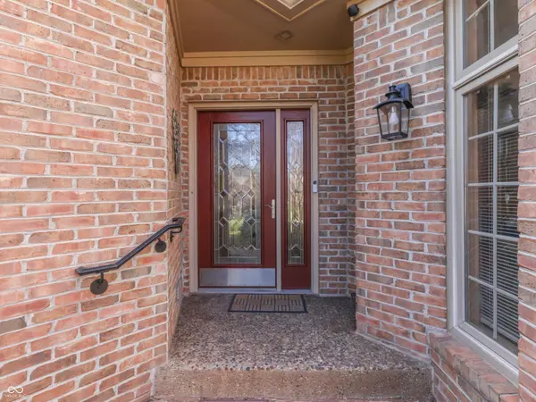 1752 Pathway DR N, Greenwood, IN 46143