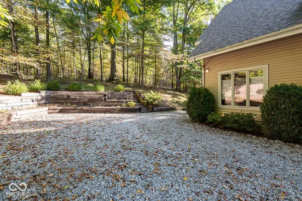 9002 E Agate AVE, Nashville, IN 47448