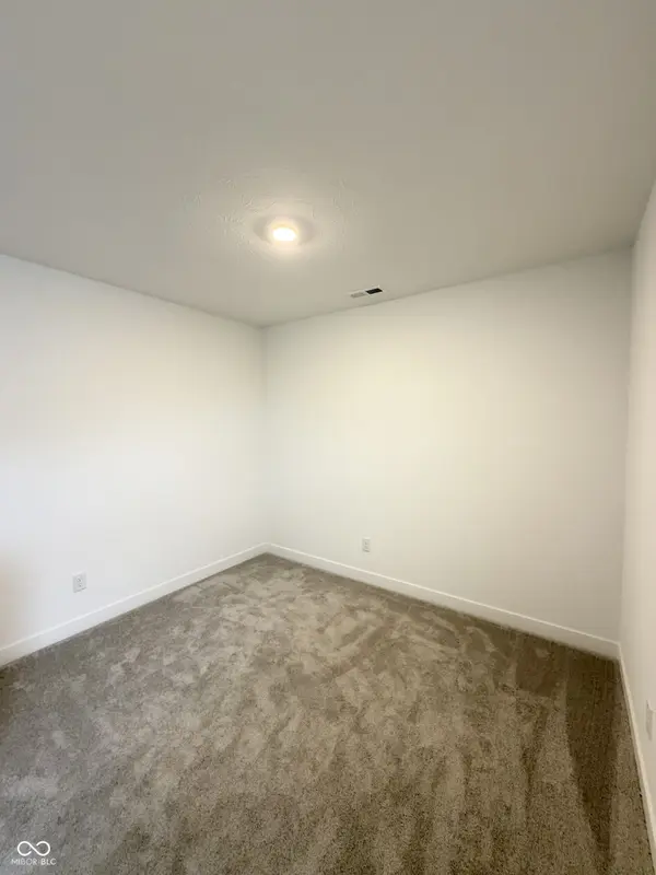1560 Covington BLVD, Franklin, IN 46131