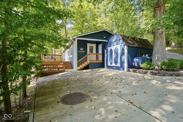9378 Derrett RD, Unionville, IN 47468