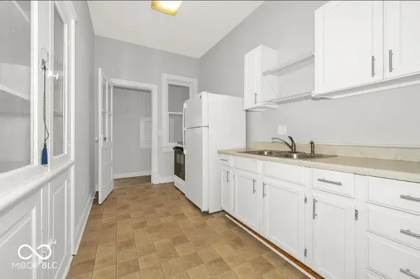 609 Woodruff Place Middle DR, Indianapolis, IN 46201
