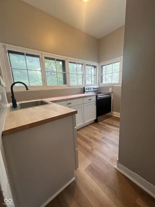 609 Woodruff Place Middle DR, Indianapolis, IN 46201