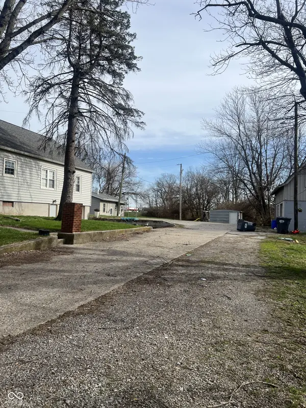 105 Pushville RD, Greenwood, IN 46143