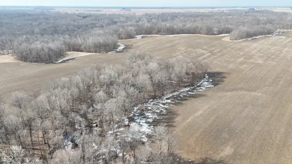 7138 N State Line RD, Cayuga, IN 47928