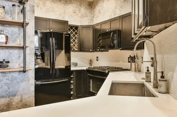 611 N Park AVE #208, Indianapolis, IN 46204