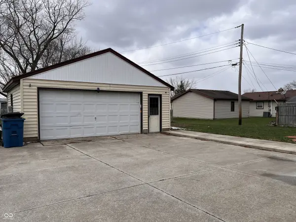 2 Walden DR, Gas City, IN 46933