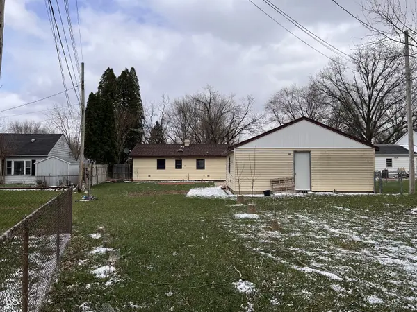 2 Walden DR, Gas City, IN 46933