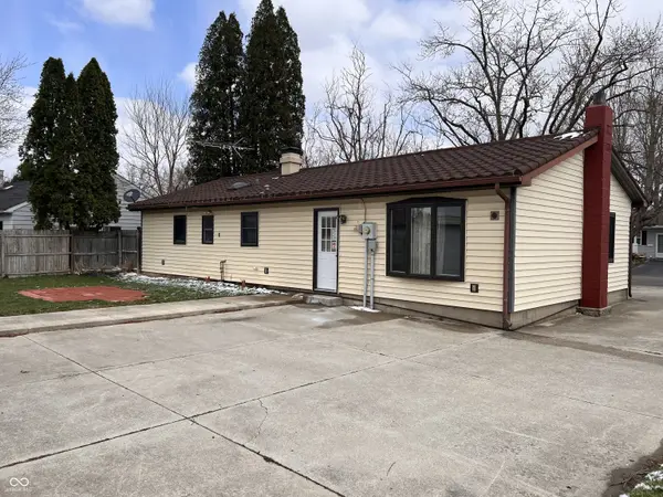 2 Walden DR, Gas City, IN 46933