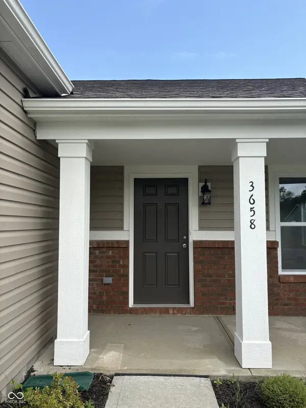 3658 Berkdale DR, Columbus, IN 47203