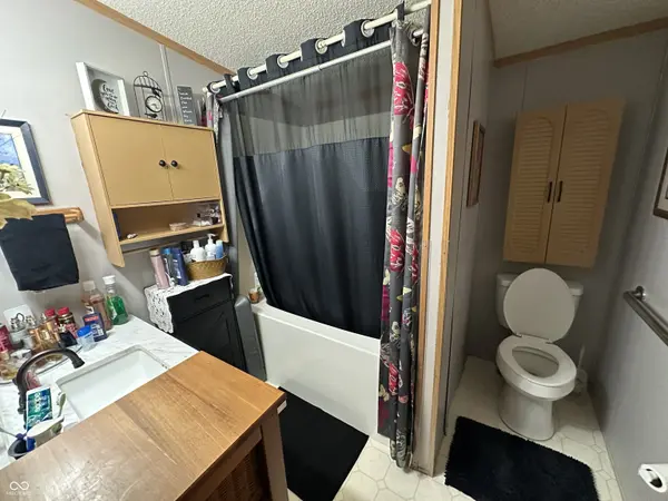 1004 Van Bibber Lake Estate, Greencastle, IN 46135