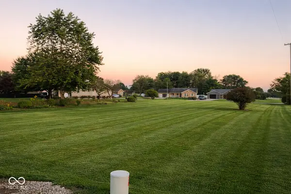 7000 S Artesian CT, Columbus, IN 47201