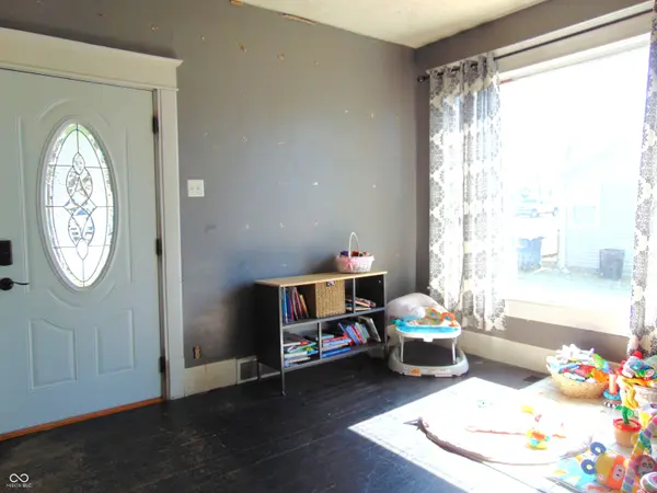 1302 S Prairie ST, Frankfort, IN 46041