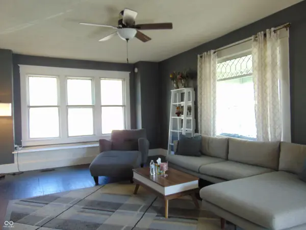 1302 S Prairie ST, Frankfort, IN 46041