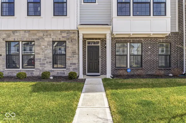 3267 Morab DR, Zionsville, IN 46077