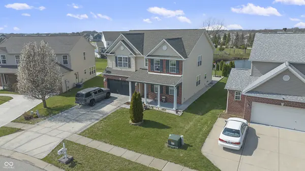 1678 Juniper LN, Greenwood, IN 46143