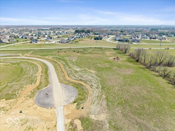 4901 Homestead CT, Zionsville, IN 46077