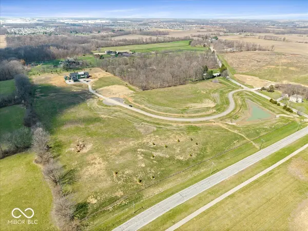 4901 Homestead CT, Zionsville, IN 46077