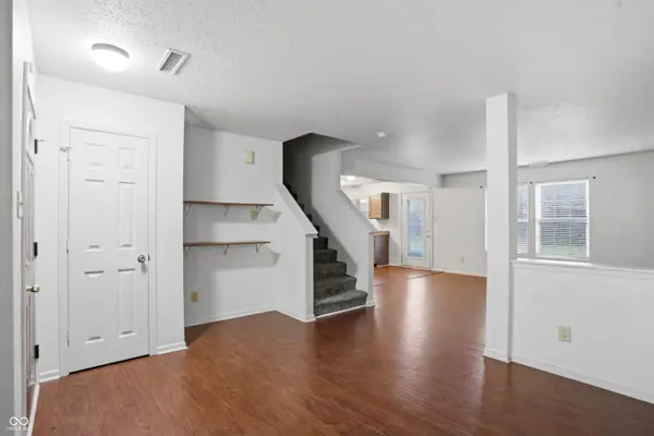 5804 Grassy Bank DR, Indianapolis, IN 46237