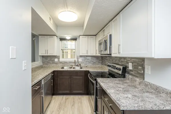 4681 Stansbury LN, Indianapolis, IN 46254