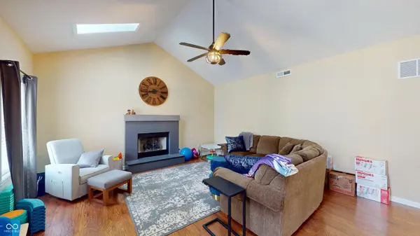 8204 Stoney Bend CIR, Indianapolis, IN 46259