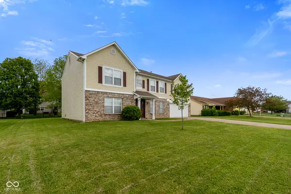 665 Hummingbird LN, Whiteland, IN 46184