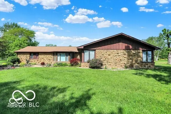 5272 N Graham RD, Whiteland, IN 46184