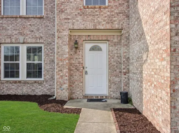 10827 Zimmerman LN, Indianapolis, IN 46231