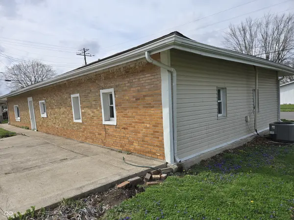 1403 Madison RD, Elwood, IN 46036