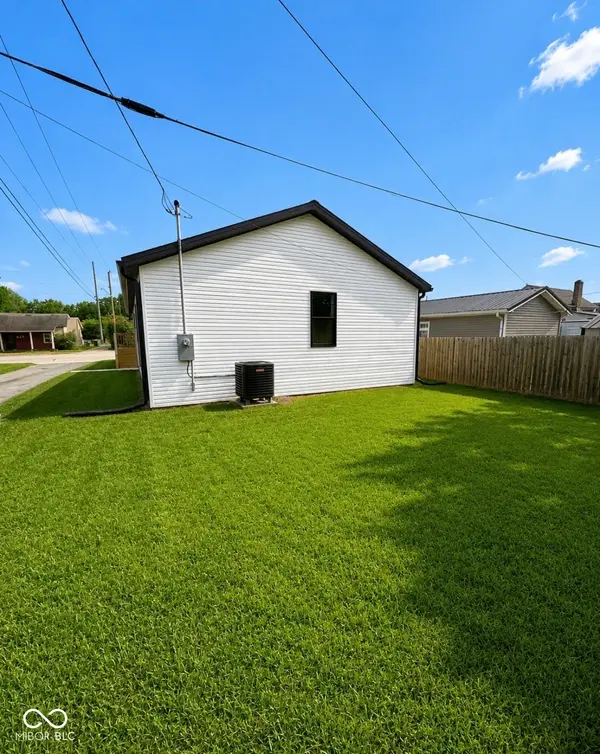 424 W 1st ST, Rushville, IN 46173