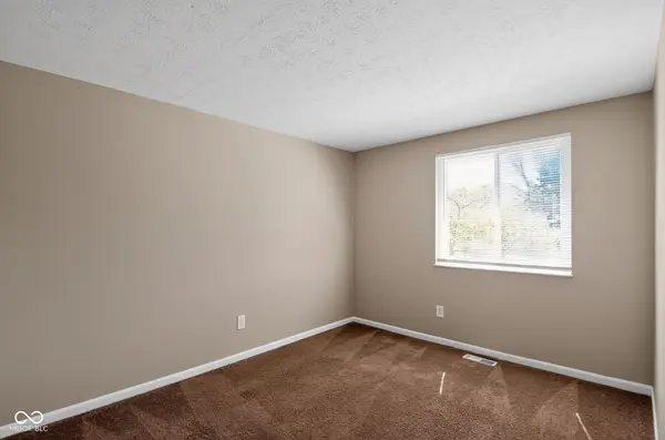 5528 Dollar Hide North DR, Indianapolis, IN 46221