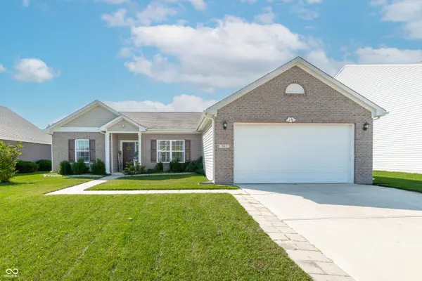 841 Cherry Tree LN, Greenwood, IN 46143