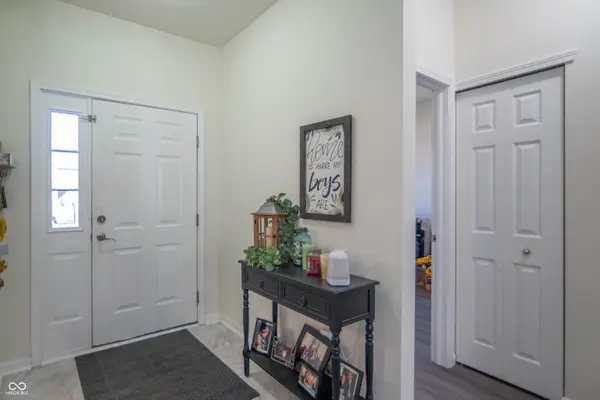841 Cherry Tree LN, Greenwood, IN 46143