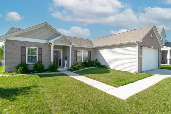 841 Cherry Tree LN, Greenwood, IN 46143