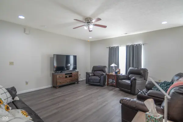 841 Cherry Tree LN, Greenwood, IN 46143