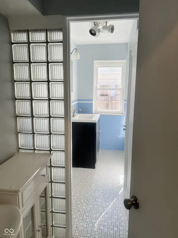 402 W 52nd ST, Indianapolis, IN 46208
