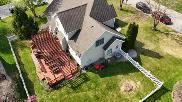 8605 Shamrock LN, Yorktown, IN 47396