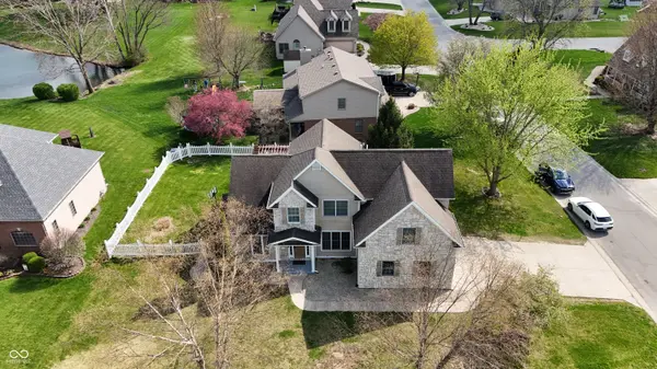 8605 Shamrock LN, Yorktown, IN 47396