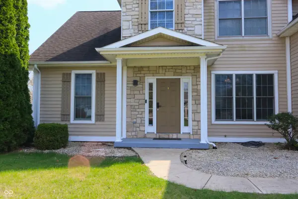 8605 Shamrock LN, Yorktown, IN 47396
