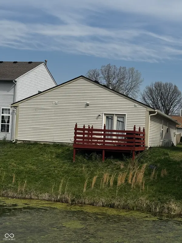 529 Meadows Edge LN, Indianapolis, IN 46217