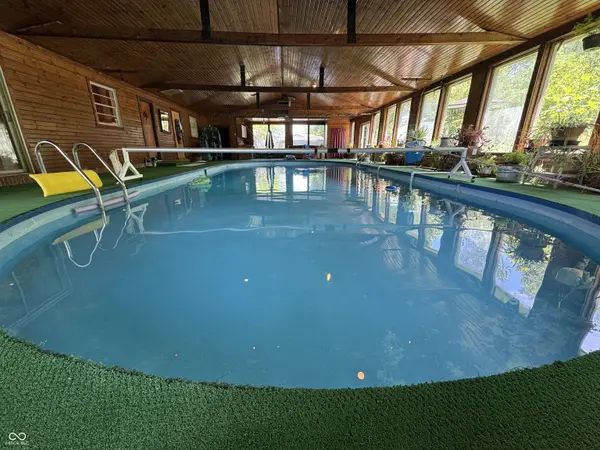 825 Parkview DR, Rushville, IN 46173