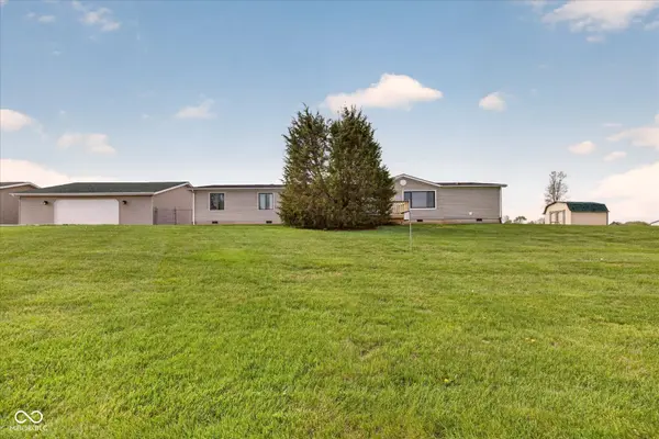 2540 S Meridian RD, Mitchell, IN 47446
