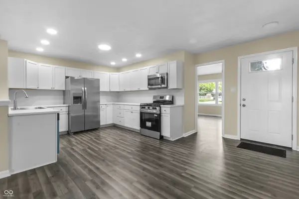 1281 Fox Trail DR E, New Palestine, IN 46163