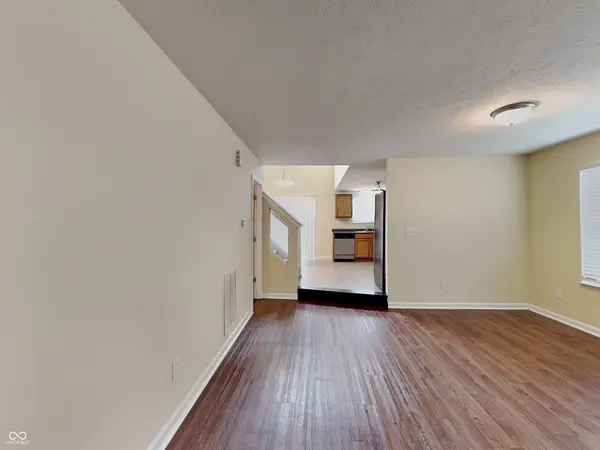 12442 Quarterback LN, Fishers, IN 46037