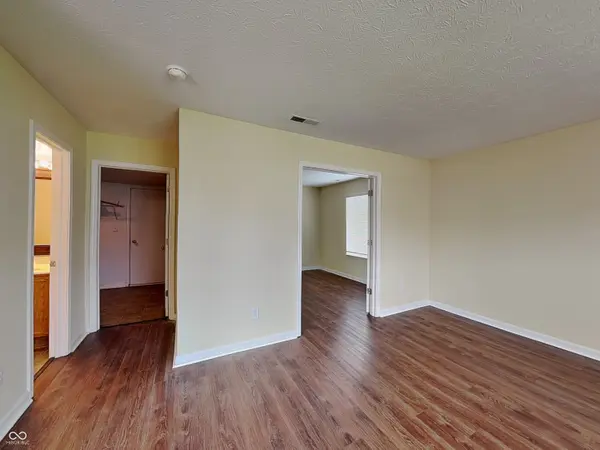 12442 Quarterback LN, Fishers, IN 46037