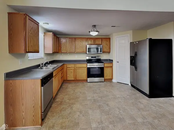 12442 Quarterback LN, Fishers, IN 46037