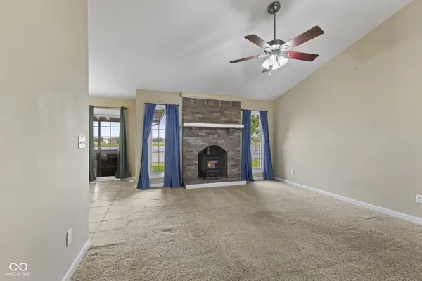 40 Carolyn DR, Seymour, IN 47274