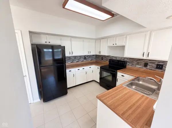 9463 Maple WAY, Indianapolis, IN 46268
